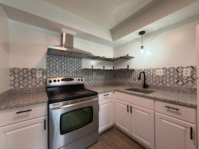 158-162 Water 11, Lawrence, MA 01841