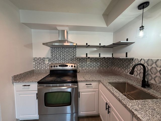 158-162 Water 11, Lawrence, MA 01841