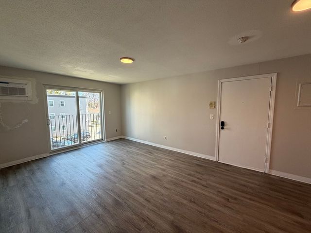 158-162 Water 11, Lawrence, MA 01841