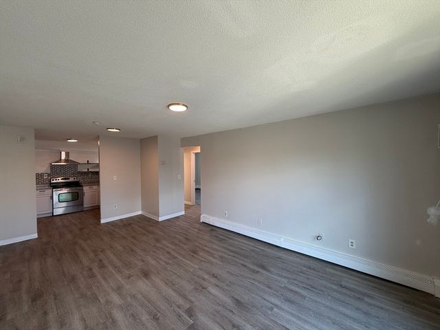 158-162 Water 11, Lawrence, MA 01841
