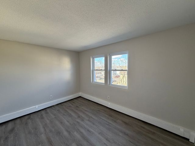 158-162 Water 11, Lawrence, MA 01841