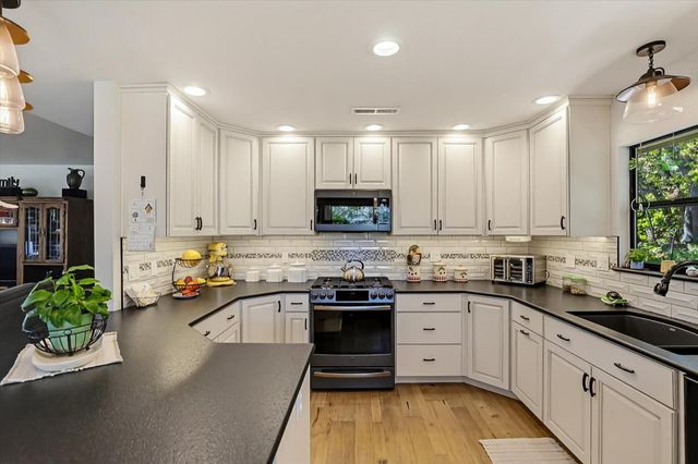 10941 Blackledge Rd, Penn Valley, CA 95946