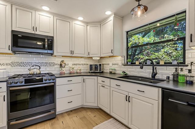 10941 Blackledge Rd, Penn Valley, CA 95946
