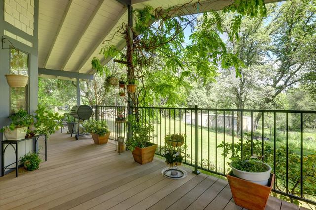 10941 Blackledge Rd, Penn Valley, CA 95946