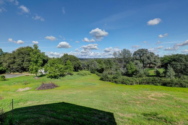 10941 Blackledge Rd, Penn Valley, CA 95946