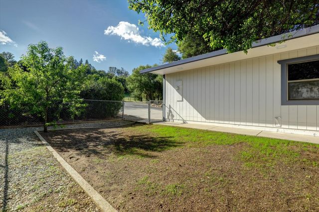 10941 Blackledge Rd, Penn Valley, CA 95946