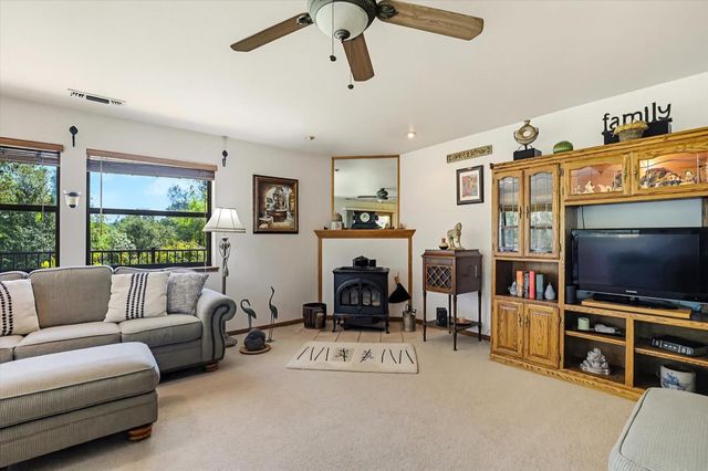 10941 Blackledge Rd, Penn Valley, CA 95946