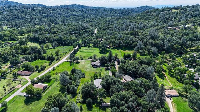 10941 Blackledge Rd, Penn Valley, CA 95946