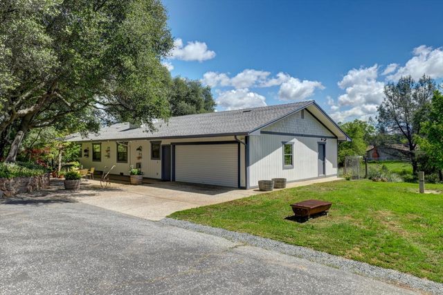 10941 Blackledge Rd, Penn Valley, CA 95946