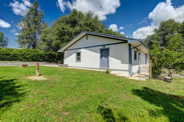 10941 Blackledge Rd, Penn Valley, CA 95946