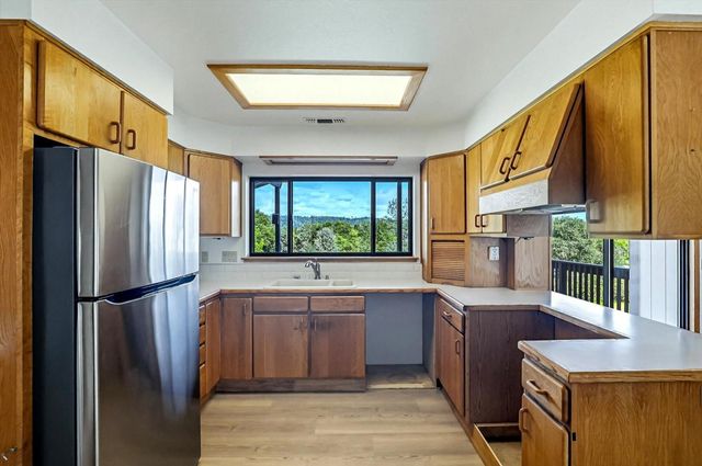 10941 Blackledge Rd, Penn Valley, CA 95946
