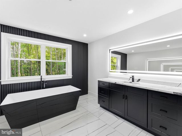 39 FOX HAVEN LN, Mullica Hill, NJ 08062
