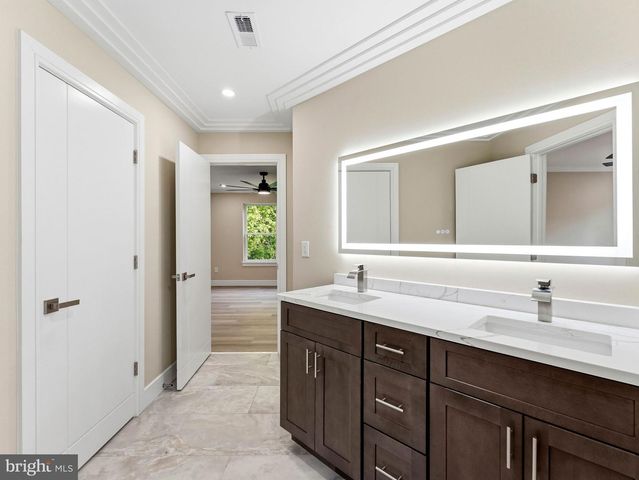 39 FOX HAVEN LN, Mullica Hill, NJ 08062