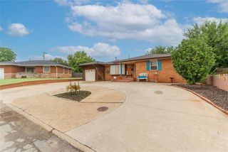 1030 Circle Drive, Clinton, OK 73601