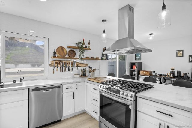 7573 Gayneswood Way, San Diego, CA 92139