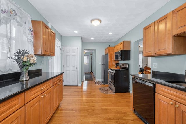 32 Dodge St, Malden, MA 02148