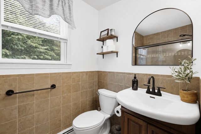 16 Fairview Farm Rd, Haverhill, MA 01832