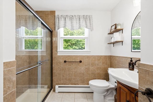 16 Fairview Farm Rd, Haverhill, MA 01832
