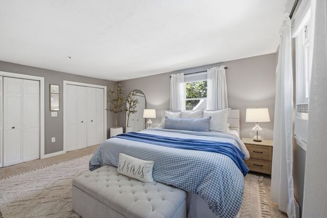 16 Fairview Farm Rd, Haverhill, MA 01832