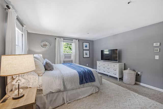 16 Fairview Farm Rd, Haverhill, MA 01832