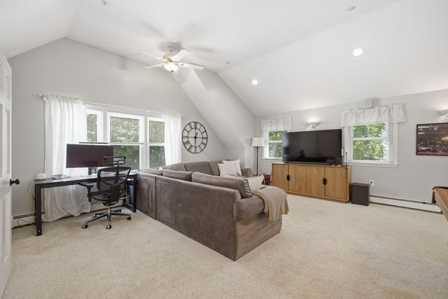 16 Fairview Farm Rd, Haverhill, MA 01832