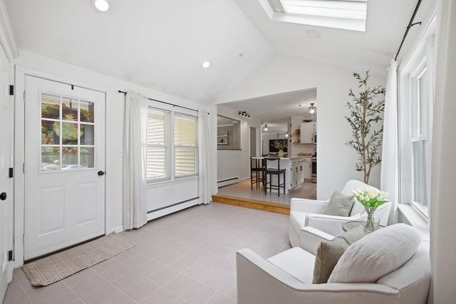 16 Fairview Farm Rd, Haverhill, MA 01832