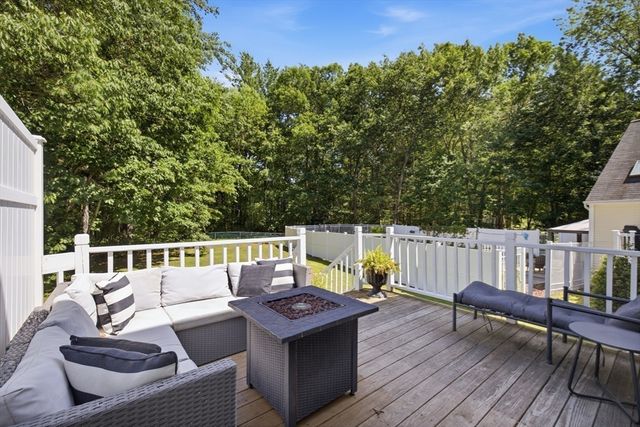 16 Fairview Farm Rd, Haverhill, MA 01832