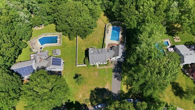 16 Fairview Farm Rd, Haverhill, MA 01832