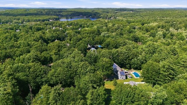 16 Fairview Farm Rd, Haverhill, MA 01832
