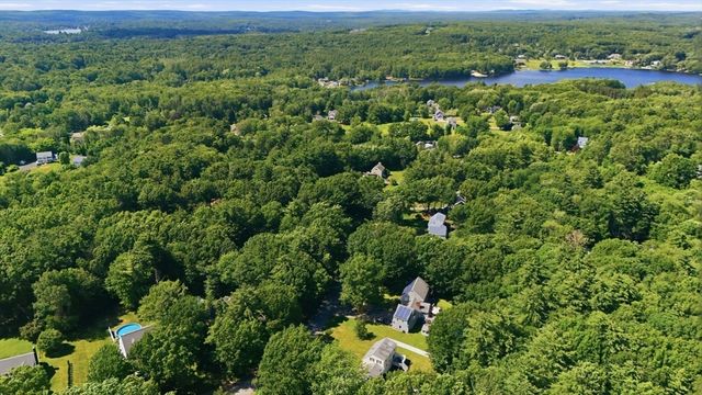 16 Fairview Farm Rd, Haverhill, MA 01832