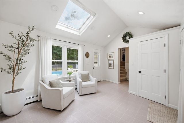 16 Fairview Farm Rd, Haverhill, MA 01832
