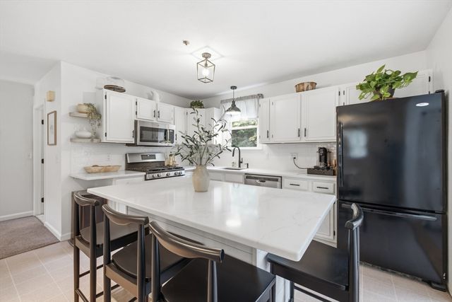 16 Fairview Farm Rd, Haverhill, MA 01832