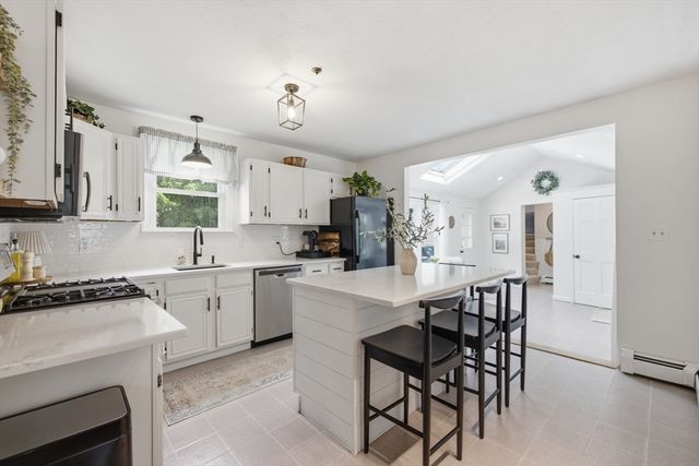 16 Fairview Farm Rd, Haverhill, MA 01832