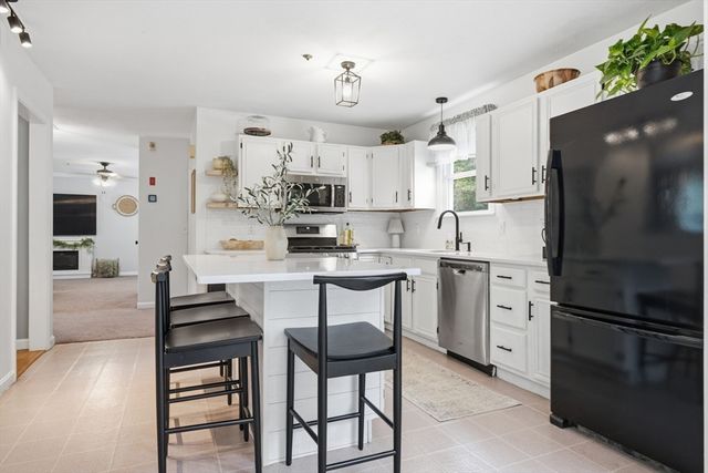 16 Fairview Farm Rd, Haverhill, MA 01832