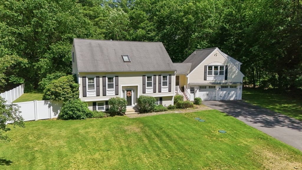 16 Fairview Farm Rd, Haverhill, MA 01832