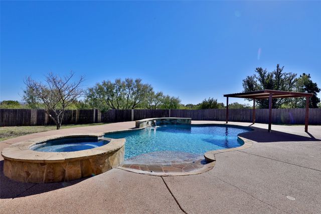 5717 Fm 2647, Winters, TX 79567