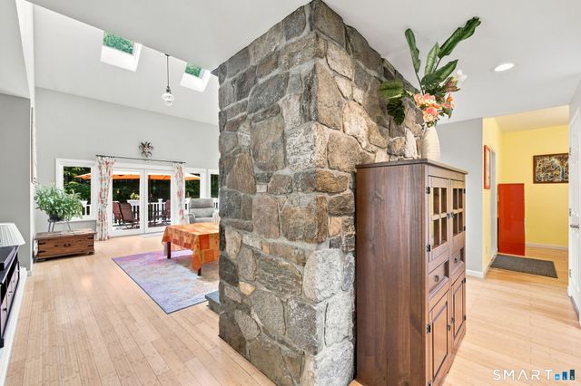 9-A New Bridge Road, Brookfield, CT 06804
