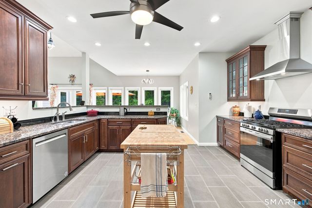 9-A New Bridge Road, Brookfield, CT 06804