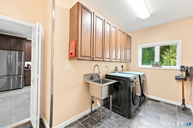 9-A New Bridge Road, Brookfield, CT 06804