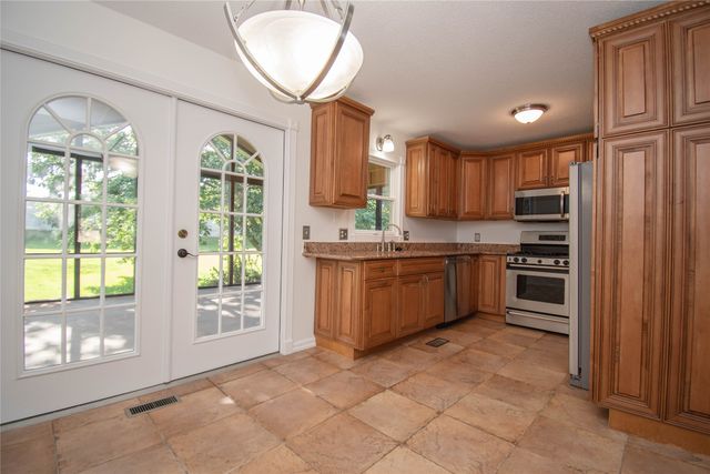 1148 Pinehurst Lane, Norwalk, IA 50211