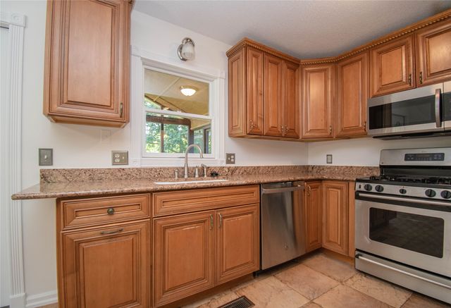 1148 Pinehurst Lane, Norwalk, IA 50211