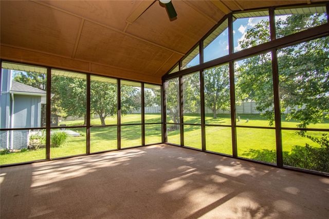 1148 Pinehurst Lane, Norwalk, IA 50211