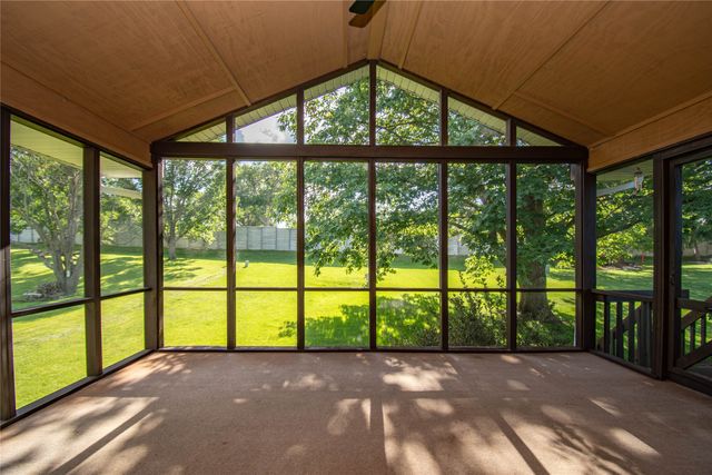 1148 Pinehurst Lane, Norwalk, IA 50211