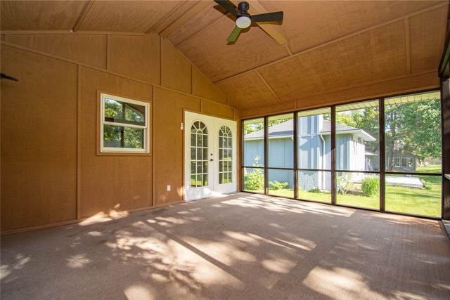 1148 Pinehurst Lane, Norwalk, IA 50211