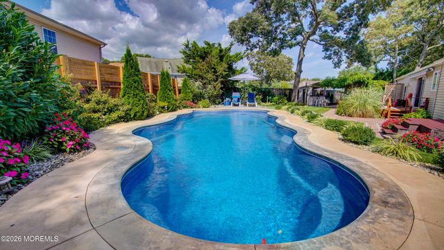 22 Quail Run, Brick, NJ 08723