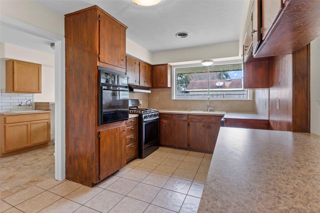 3601 E Jasmine Street, Pearland, TX 77581