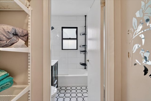 4880 N Marine Drive 716, Chicago, IL 60640