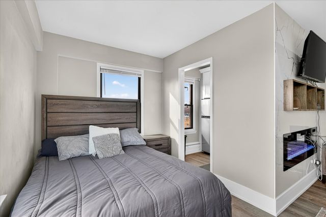 4880 N Marine Drive 716, Chicago, IL 60640