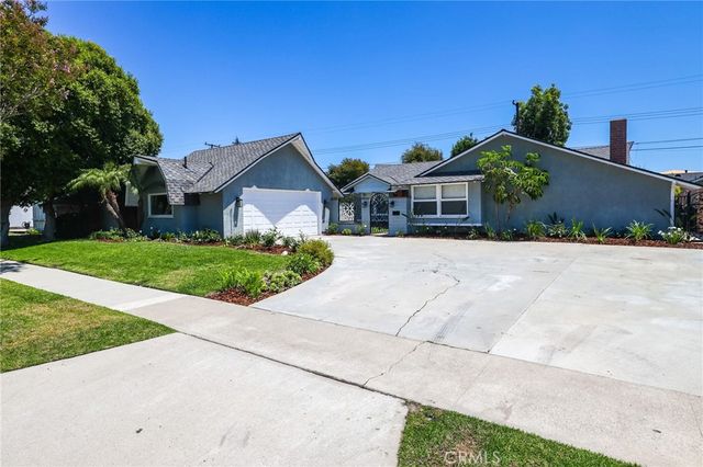 2932 Bostonian, Los Alamitos, CA 90720