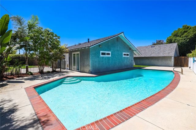 2932 Bostonian, Los Alamitos, CA 90720